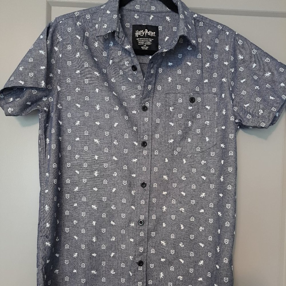 Harry Potter Graphic Gray and White Button Up Shirt. Size Med